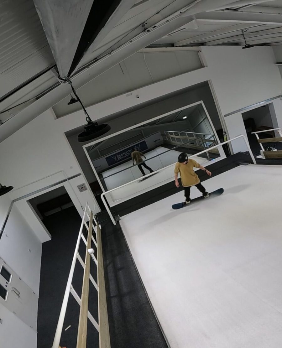 SNOWBOARDING AT SOUTH WILTS SKI